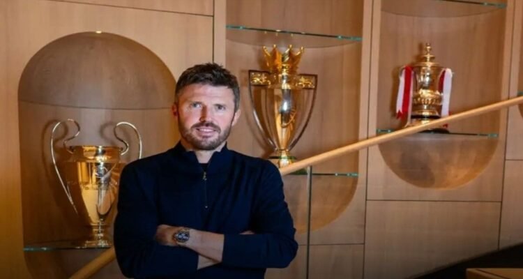 Juara Piala Dunia Dukung Carrick di Manchester United