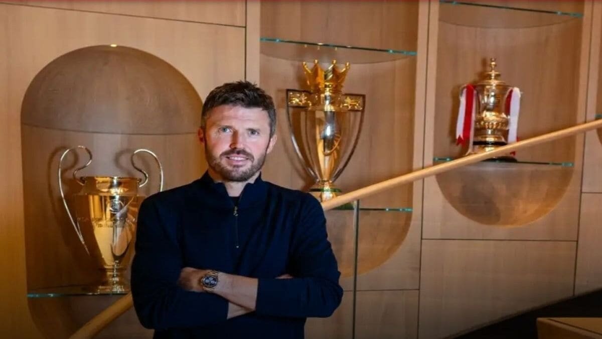 Juara Piala Dunia Dukung Carrick di Manchester United