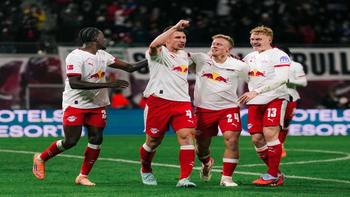 Manchester United Bidik El Chadaille Bitshiabu di Bursa Transfer