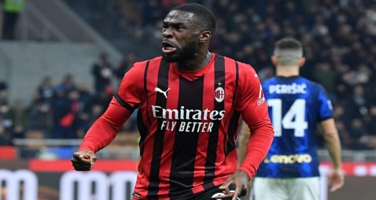 Fikayo Tomori Kembali Menjadi Pilar Pertahanan Milan