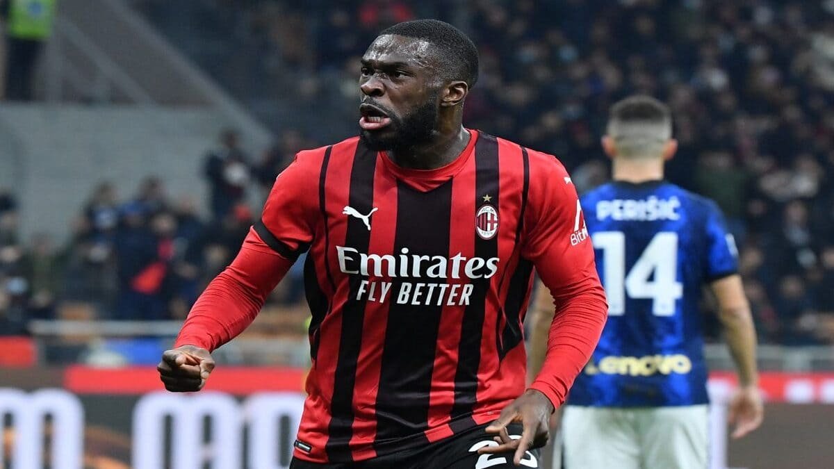 Fikayo Tomori Kembali Menjadi Pilar Pertahanan Milan