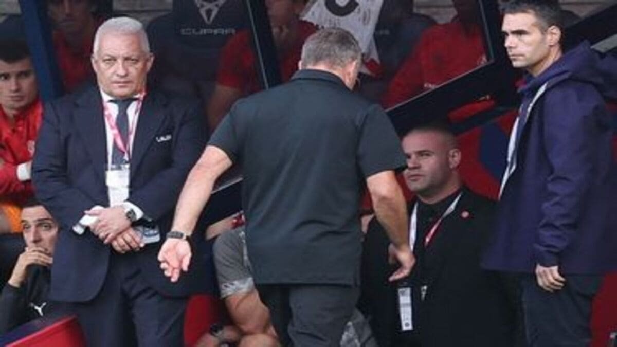 Hansi Flick Tanggapi Badai Cedera yang Menimpa Barcelona