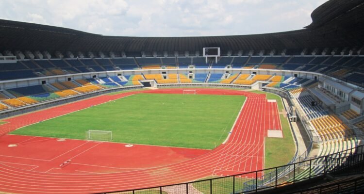 Persib Menjamu Persik di Stadion Gelora Bandung Lautan Api